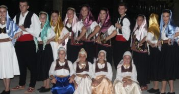 Smotrom folklora na Trgu Alije Izetbegovića KUD Ilijaš proslavio uspješnu 10. godišnjicu rada