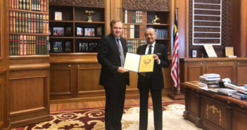 Amer Bukvić, nakon sastanka sa YAB Tun Dr. Mahathir bin Mohamadom:Premijer najavio je dolazak na SBF