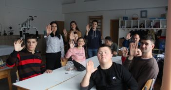 Mladi iz pokreta #VrijedniPažnje provode Dan volontera sa osobama iz ranjivih kategorija društva
