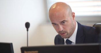 Tegeltija od ‘potkivanja’ do ‘raskivanja’ pravosuđa