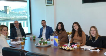 Načelnik Fazlić ugostio i nagradio učenike OŠ “Hašim Spahić”